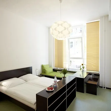 Huettenpalast 2*
