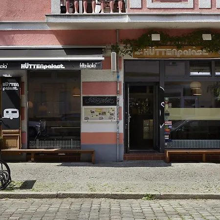 Huettenpalast Hotel