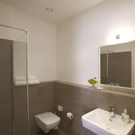 Huettenpalast Hotel 2*