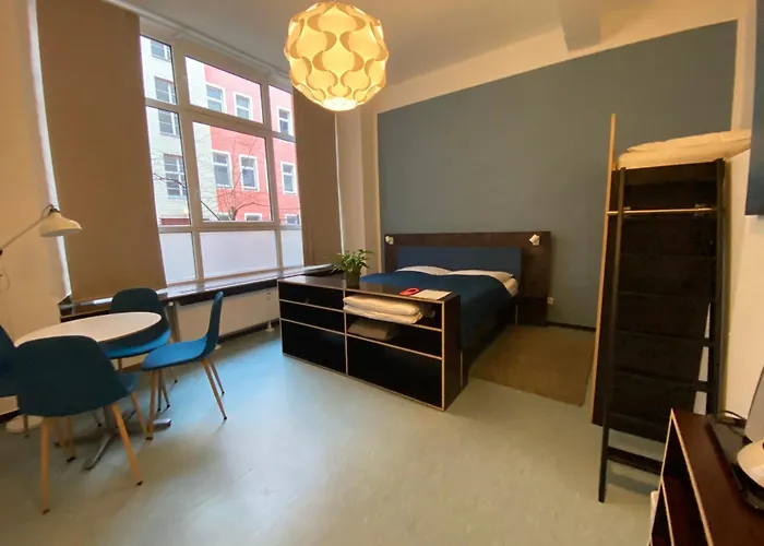 Huettenpalast Berlin