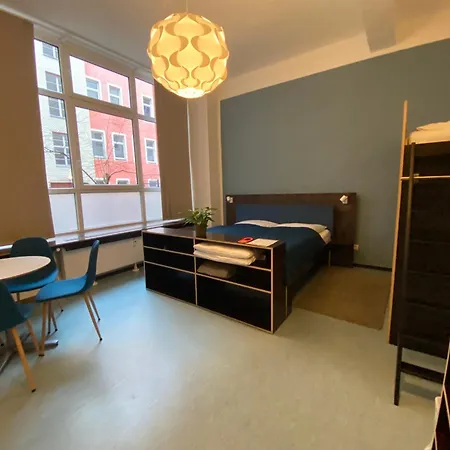 هوتّين بالاست برلين